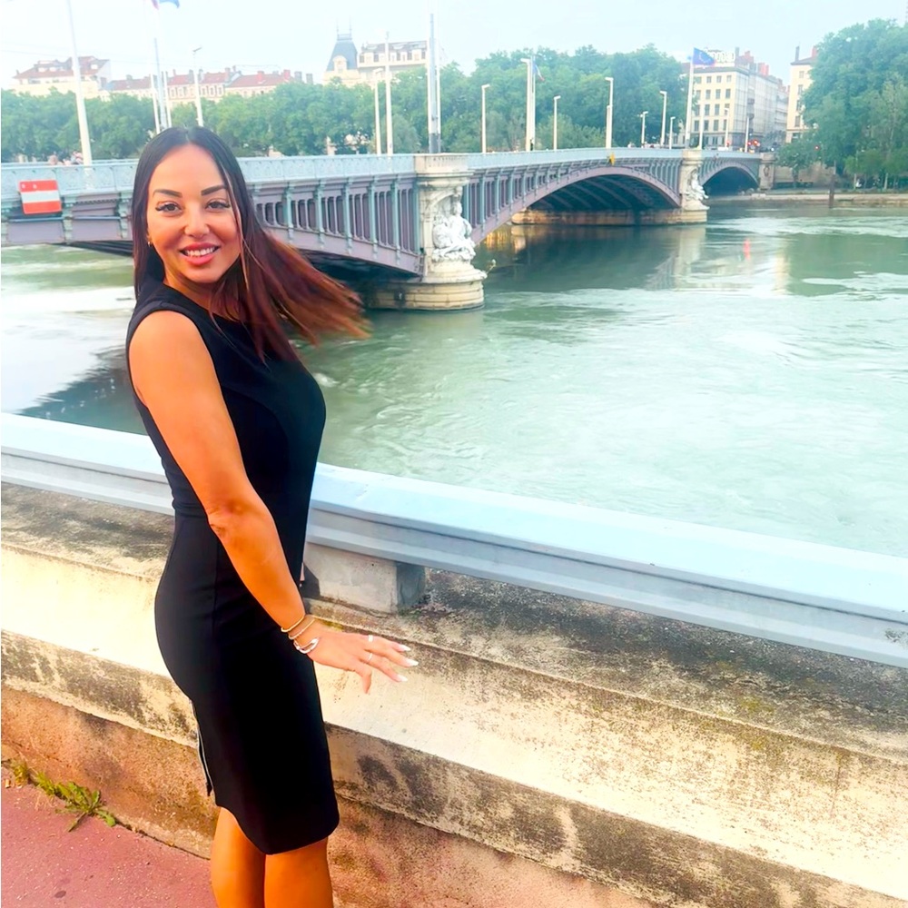 Meet your Posher, Adrienne